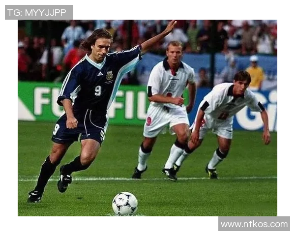 足球传奇谢幕之战:回望生涯荣耀与泪水的最后一场比赛