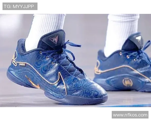 足球球星定制鞋的独特魅力与性能分析 让你也能体验专业级的舒适与风采