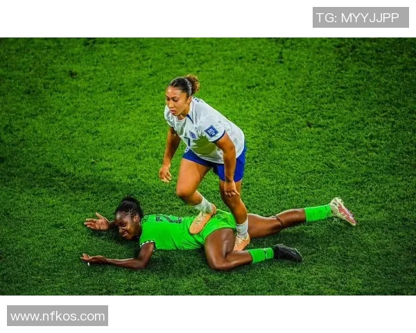 女足球星醉酒行为引发热议 网友质疑体育偶像形象是否失范