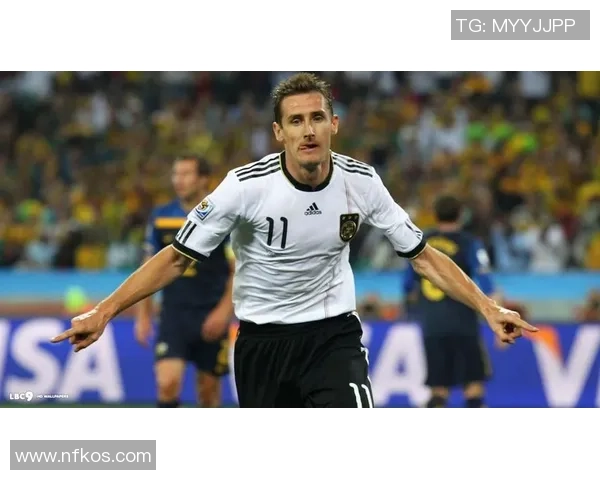 深入探索全球足球巨星成长轨迹与成就背后的故事